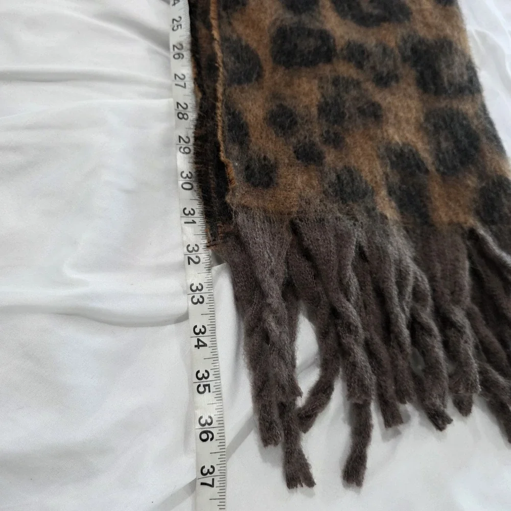 Universal‎ Thread Womens Cozy Leopard Print Scarf